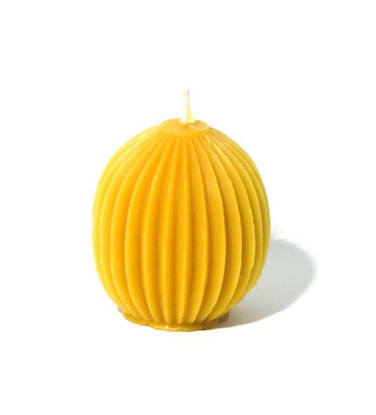 Kugelkerze mit Rillen